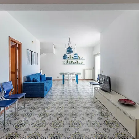 Hola House Mondello