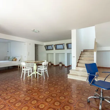 Hola House Mondello 아파트