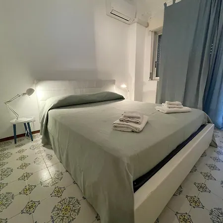 Hola House Mondello *